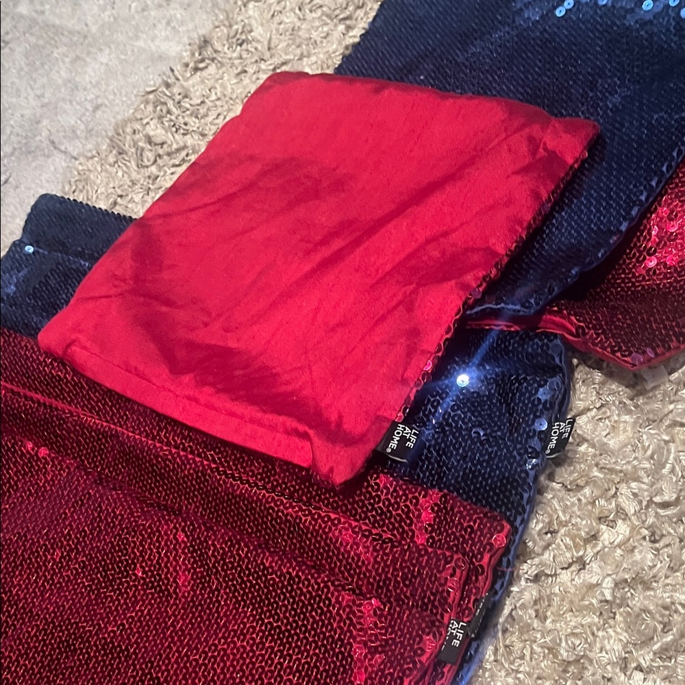 9 pieces case pillows Vibrant Red and Blue Sequin Fabric for case pillow decor - Picture 5 of 7